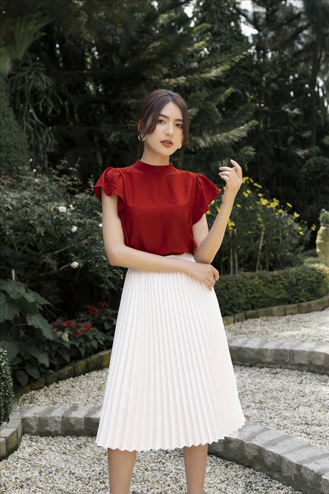 Diện áo cổ trụ để vừa thanh lịch, vừa khoe được thần thái sang chảnh- Ảnh 8. Diện áo cổ trụ để vừa thanh lịch, vừa khoe được thần thái sang chảnh- Ảnh 8.