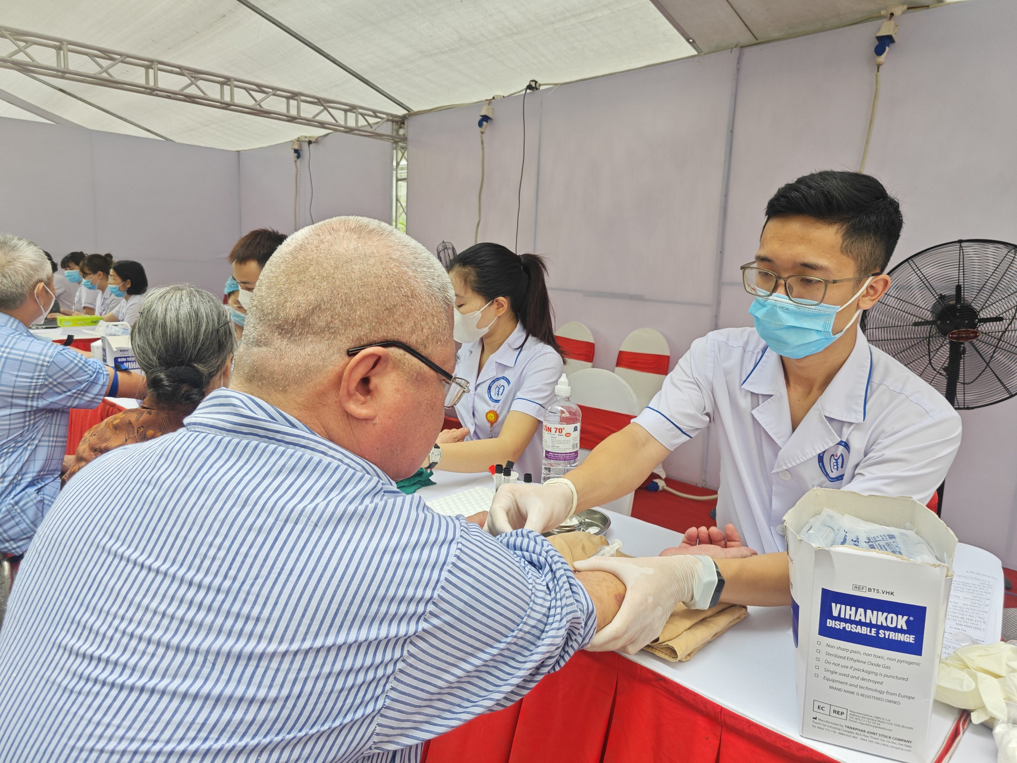 Người có 'nang thận' ngày càng tăng: Bệnh lành tính hay dấu hiệu ung thư thận tiềm ẩn? - Ảnh 2. nang thận - Ảnh 2.
