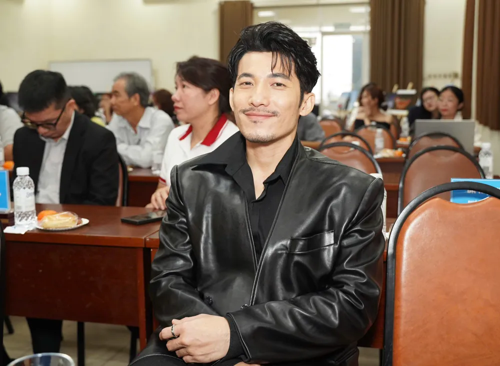 Diễn viên Liên Bỉnh Phát tiếp tục giữ vai trò Đại sứ cuộc thi ảnh “TP.HCM - Sắc màu mới” lần 2, chủ đề “Sắc xuân mới - Niềm tin mới”. Ảnh: THUẬN VĂN cuộc thi ảnh (8).jpg