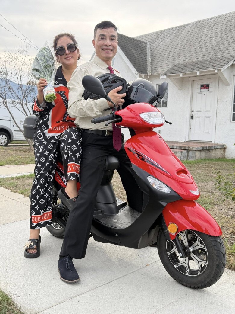 Bố ruột amp;#34;bé Xuân Maiamp;#34; đánh má hồng, mặc đồ nữ, tiết lộ sự thật về con gái và độ amp;#34;chịu chiamp;#34; bất ngờ - 3