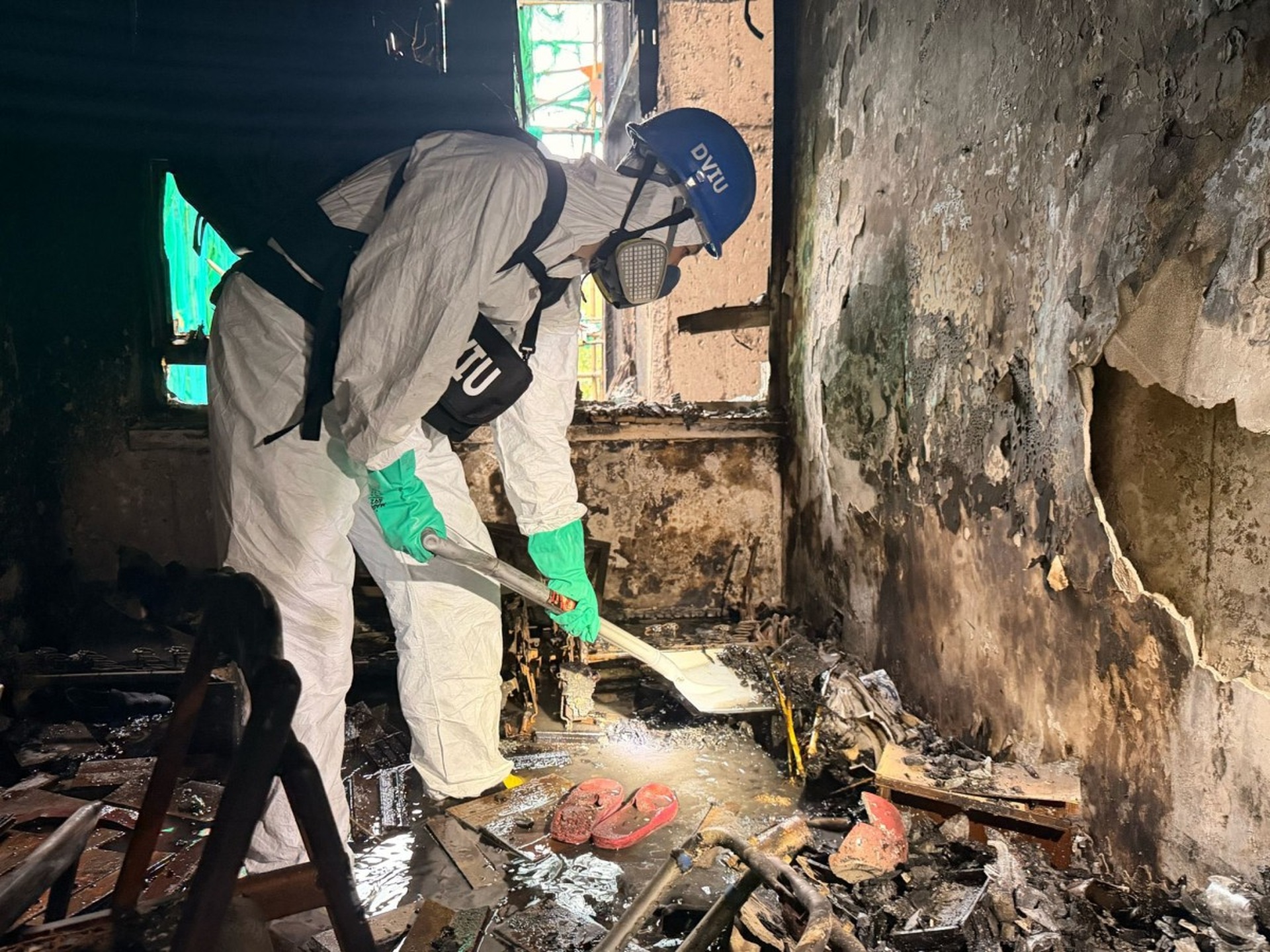 Bên trong những căn hộ bị thiêu rụi trong thảm kịch cháy chung cư Hong Kong - 3