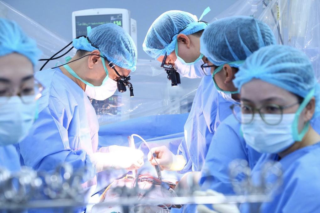 Trái tim từ Hà Nội vượt 1.600km xuyên Việt hồi sinh bé trai 9 tuổi - 2