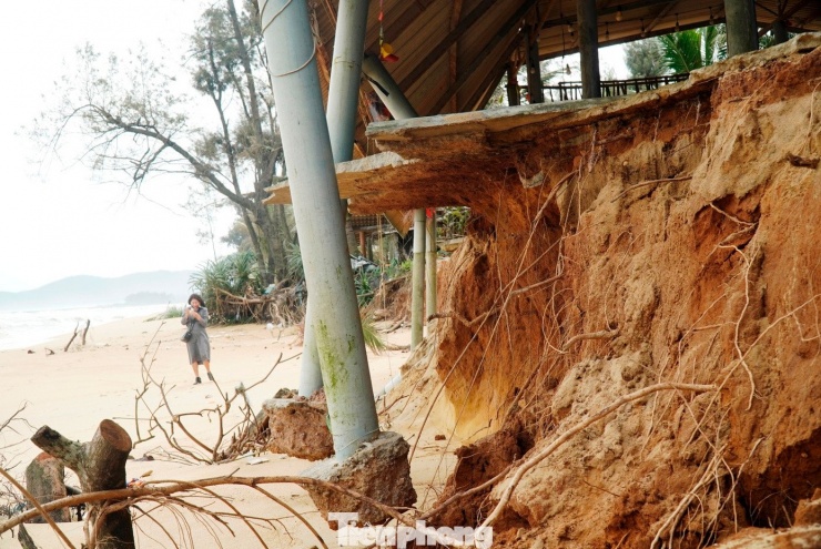 Cảnh tượng chưa từng thấy tại bãi tắm nổi tiếng xứ Huế - 2