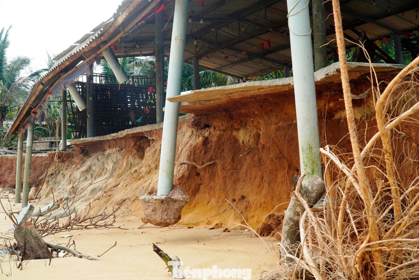 Cảnh tượng chưa từng thấy tại bãi tắm nổi tiếng xứ Huế - 3