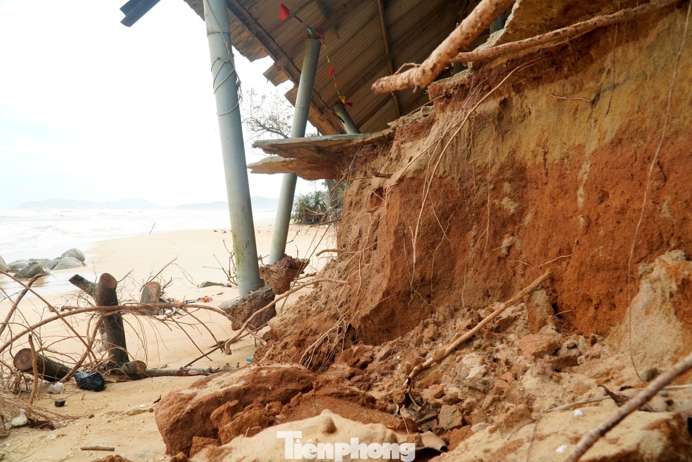 Cảnh tượng chưa từng thấy tại bãi tắm nổi tiếng xứ Huế - 17