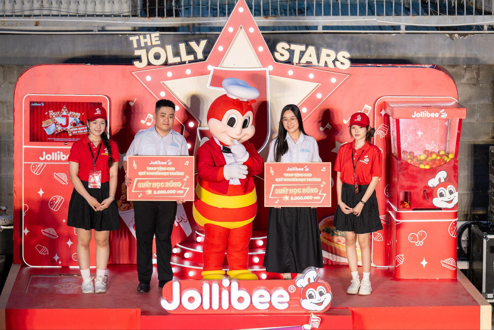 The Jolly Stars của Jollibee khép lại sau 1 năm thực hiện tại 376 trường đại học và cao đẳng- Ảnh 5. The Jolly Stars của Jollibee khép lại sau 1 năm thực hiện tại 376 trường đại học và cao đẳng- Ảnh 5.
