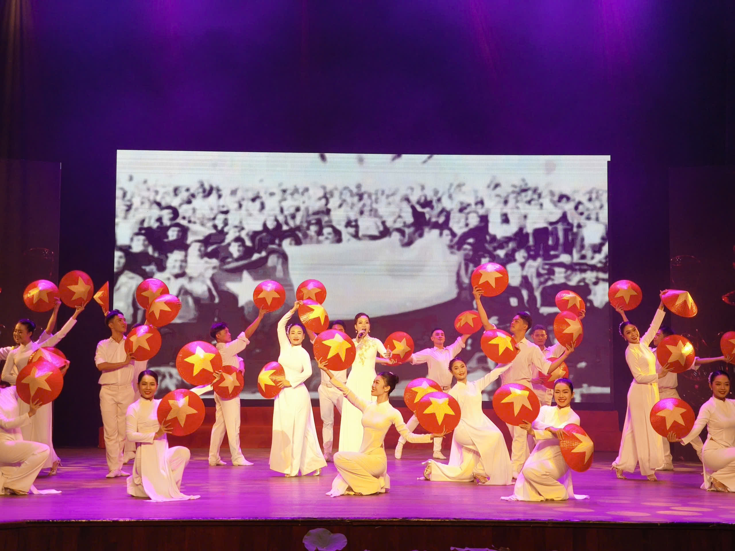 - Ảnh 6. - Ảnh 6.