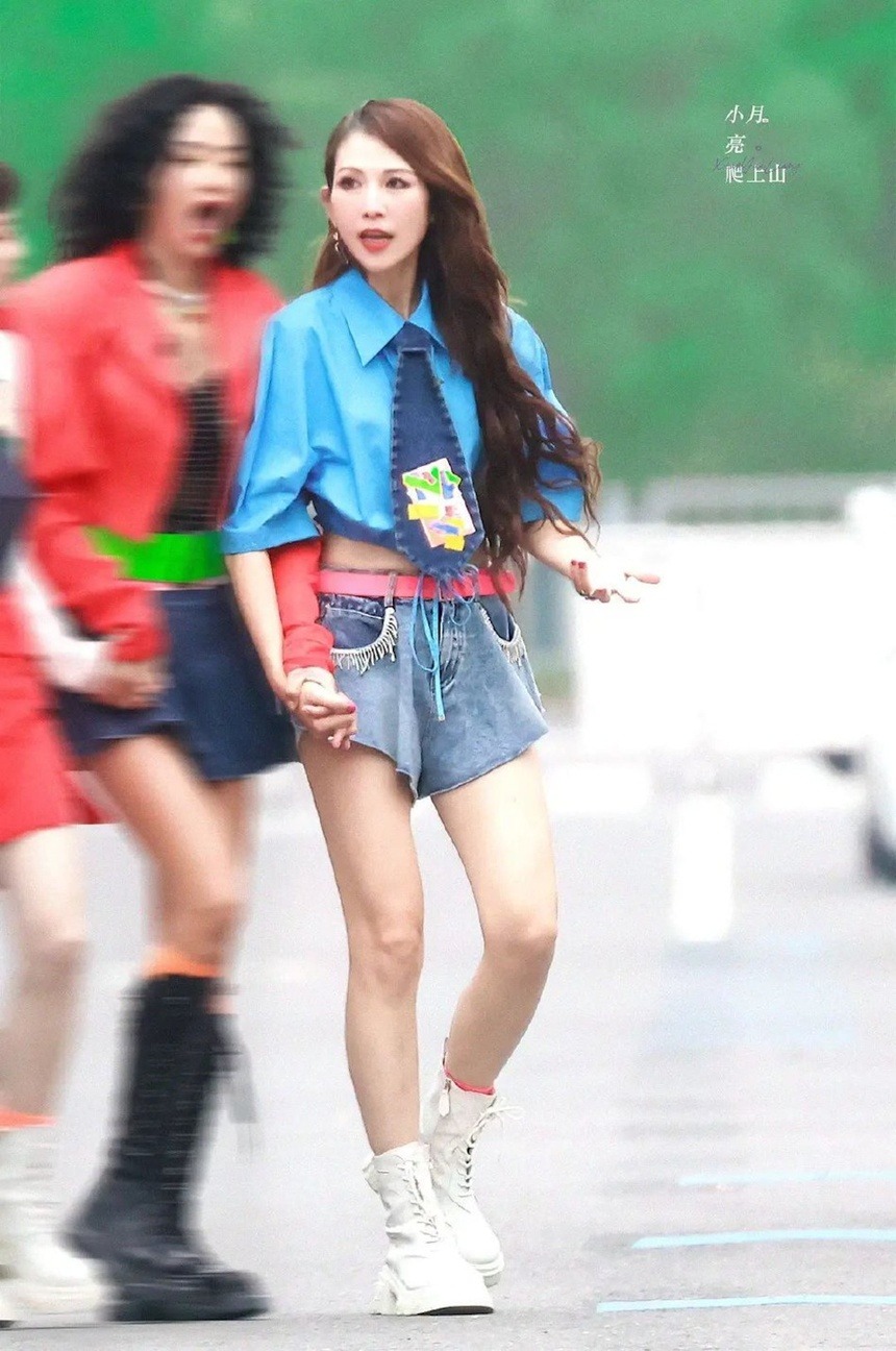 Á hậu làm nhân tình cho đại gia hơn 20 tuổi nay nhan sắc tàn tạ, hốc hác không thể tin- Ảnh 3.