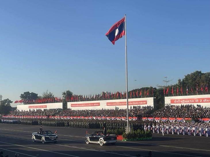 Xe VinFast xuất hiện tại lễ diễu binh, diễu hành kỷ niệm Quốc khánh Lào - Ảnh 2.