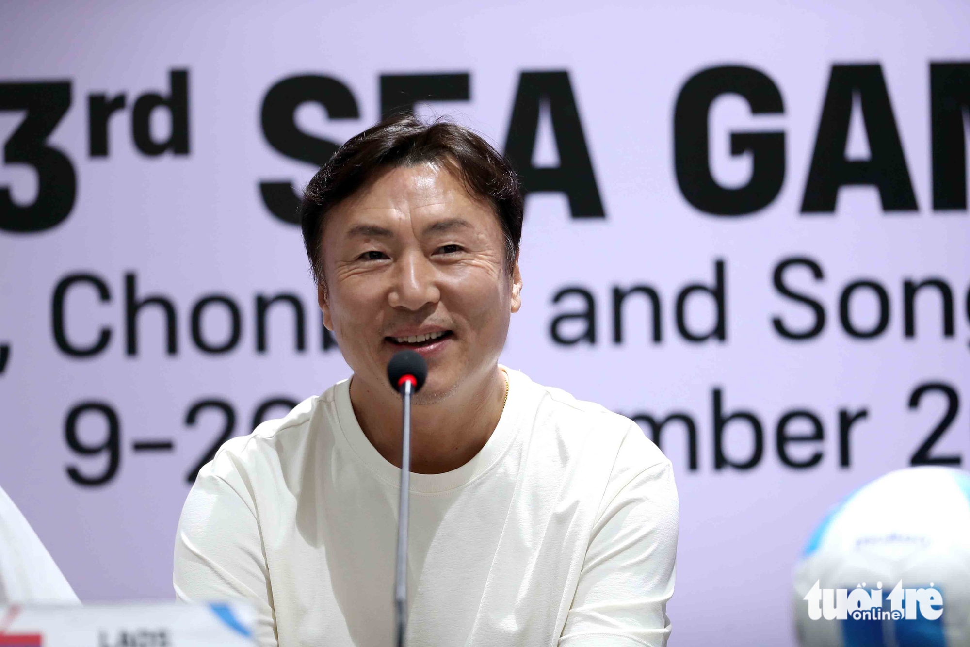 HLV Kim Sang Sik: U22 Việt Nam bận rộn để tìm hiểu và xác định cách chơi khi gặp U22 Lào - Ảnh 2.