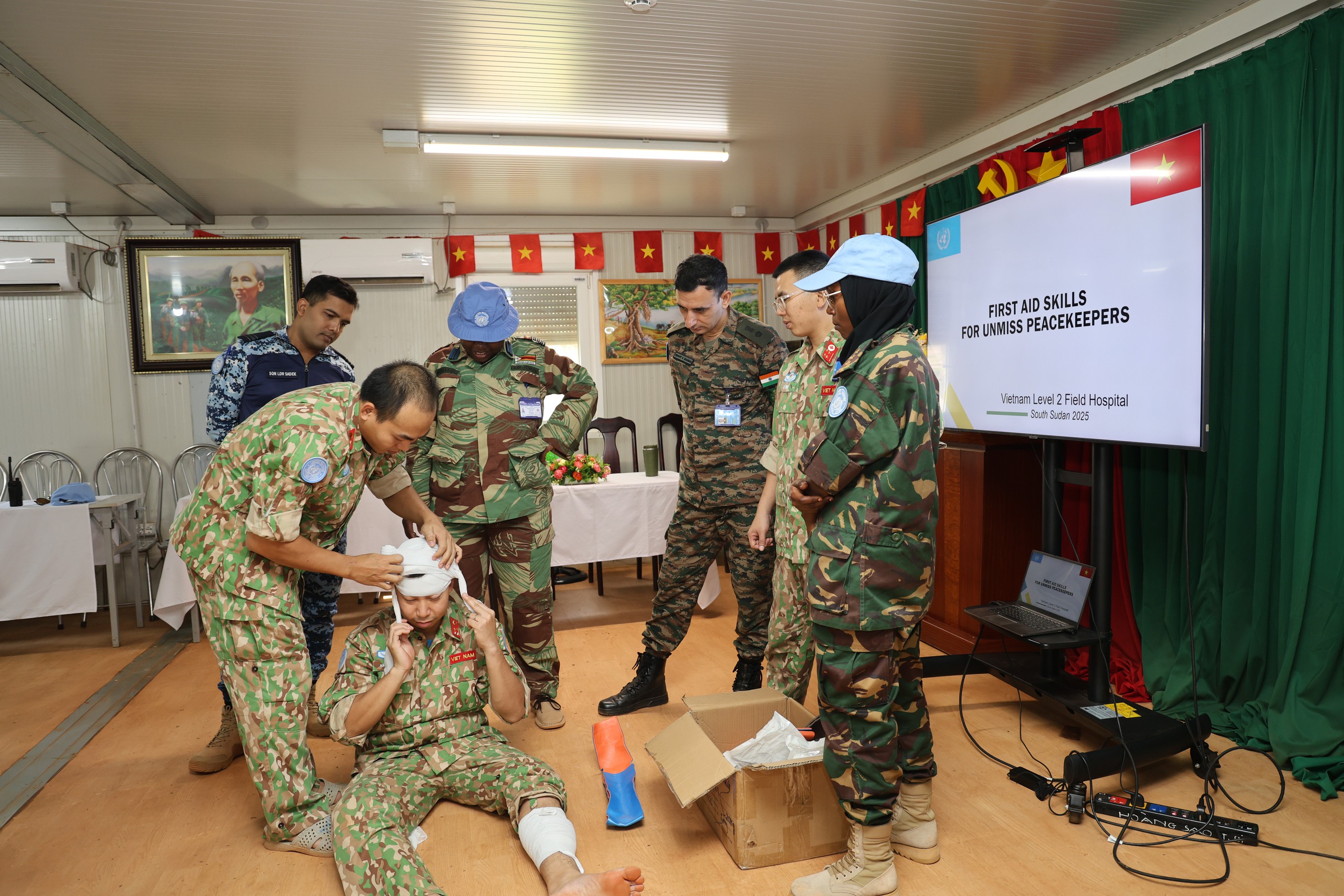 bệnh viện dã chiến - Ảnh 3.