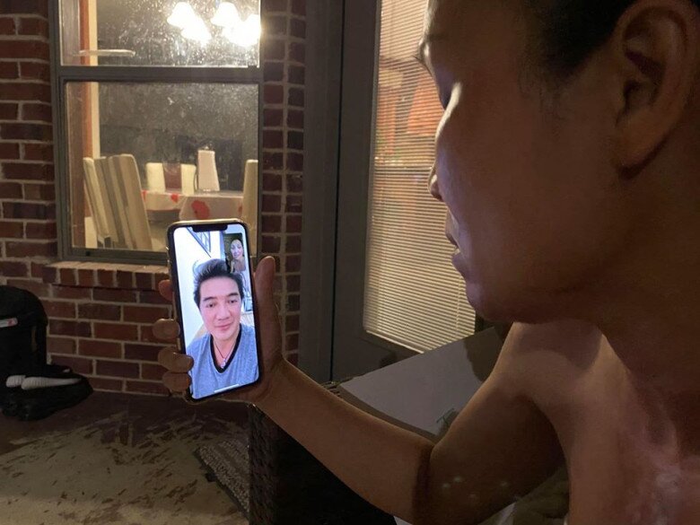 Hồng Ngọc facetime với Đàm Vĩnh Hưng thời gian cô mới bị bỏng.