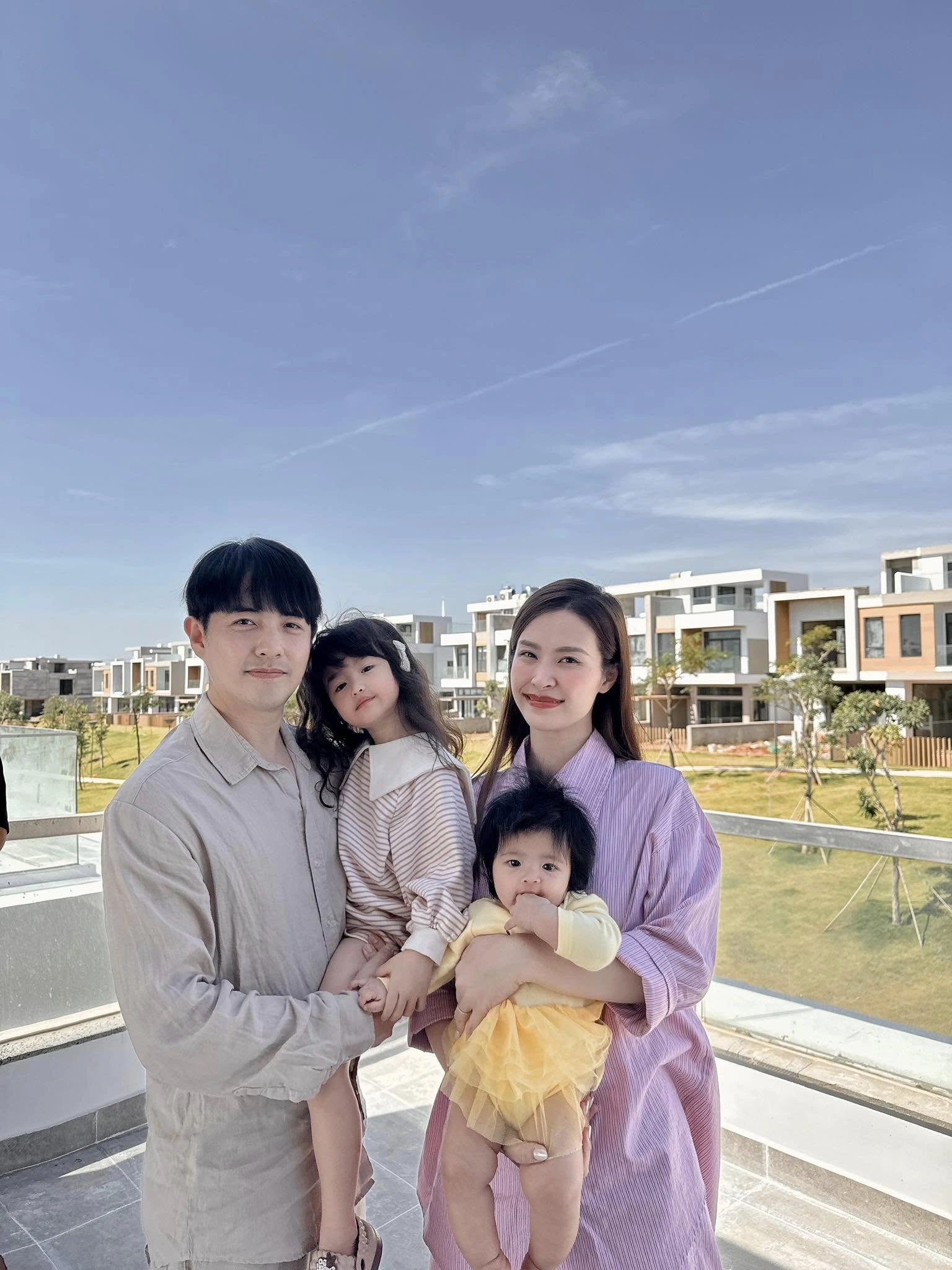 Hành trình hạnh phúc của gia đình Đông Nhi - Ông Cao Thắng.