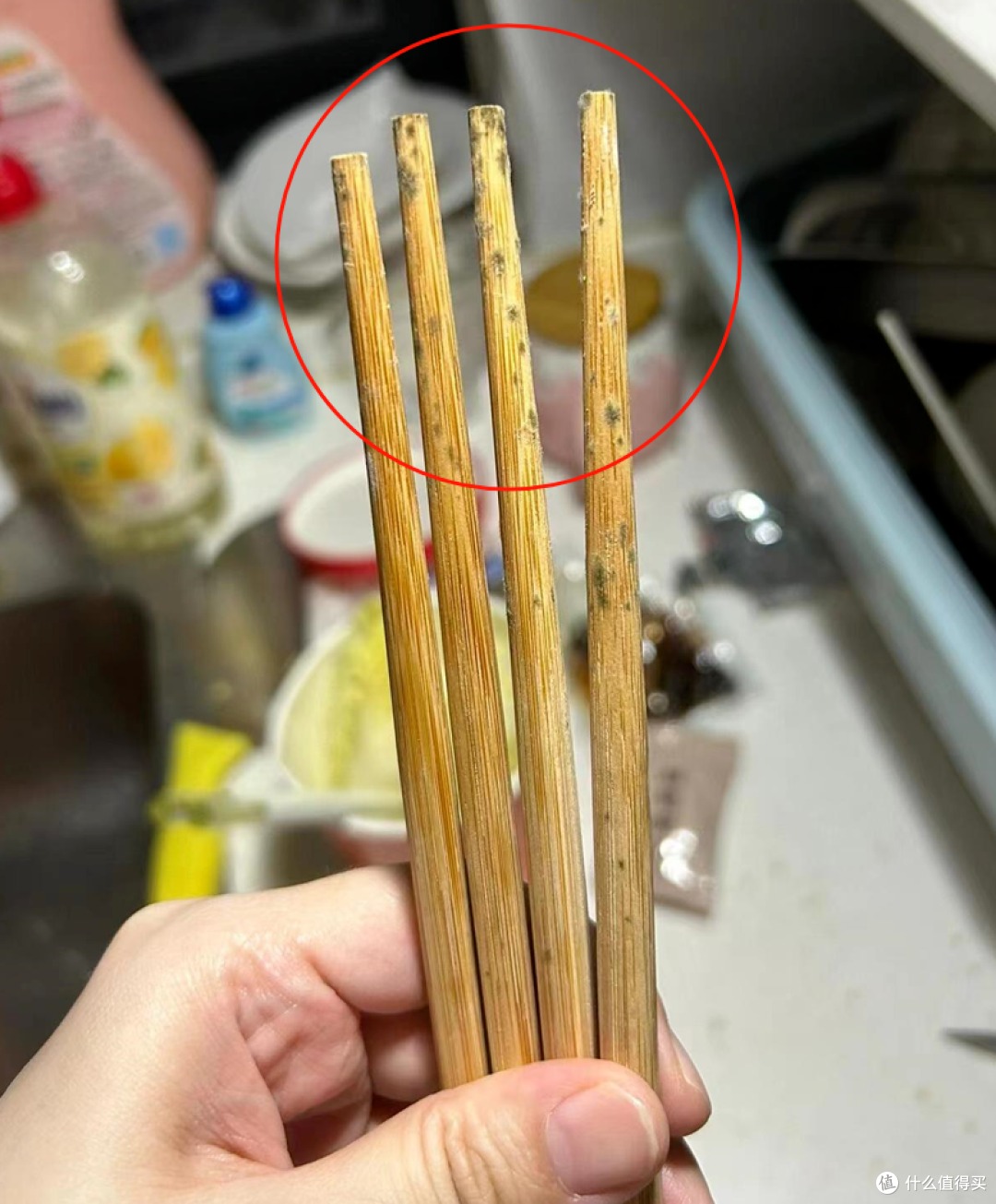 6 thứ bẩn choáng váng, cả nhà dùng suốt mà không ai để ý- Ảnh 3.