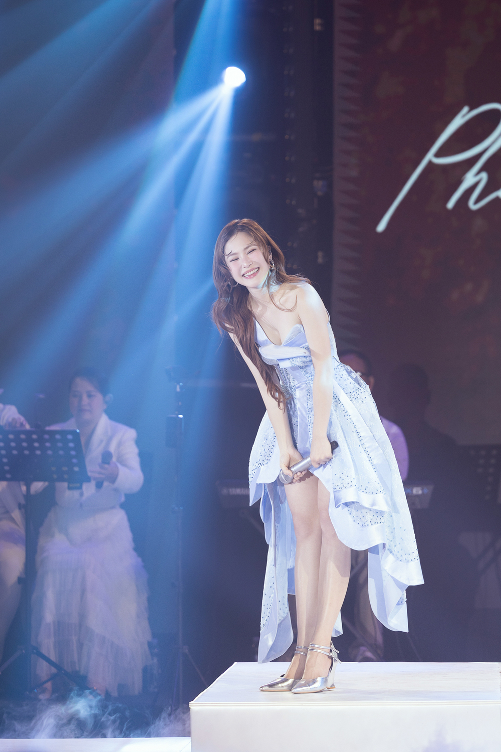 1764667791 831 Huong Tram tro lai voi Phao cuu sinh o showcase