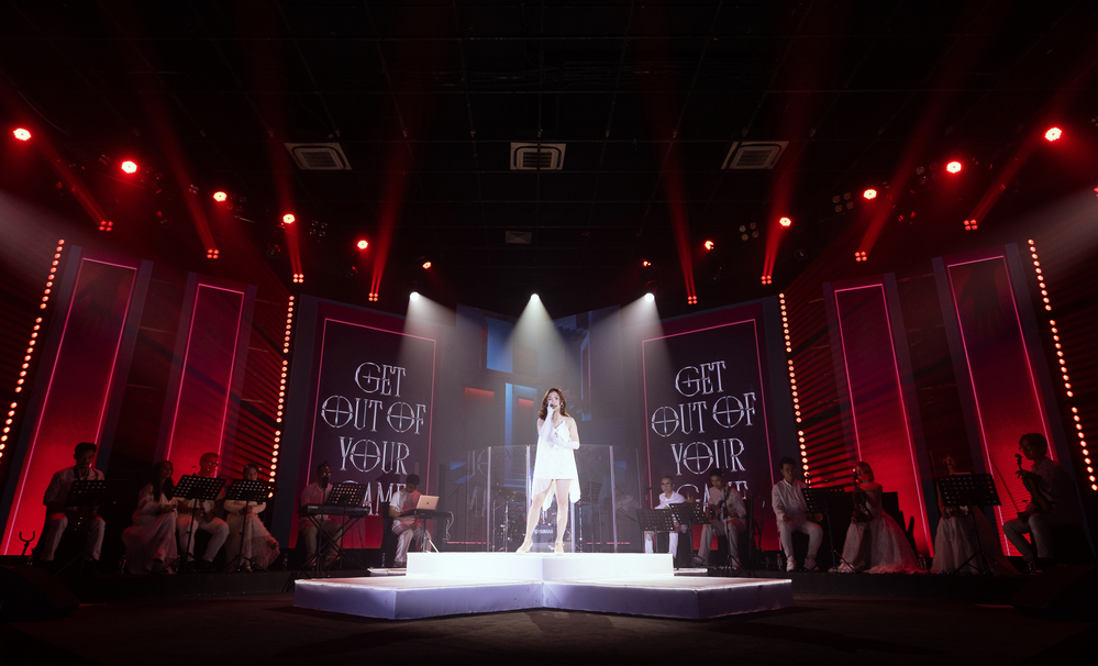 1764667794 744 Huong Tram tro lai voi Phao cuu sinh o showcase