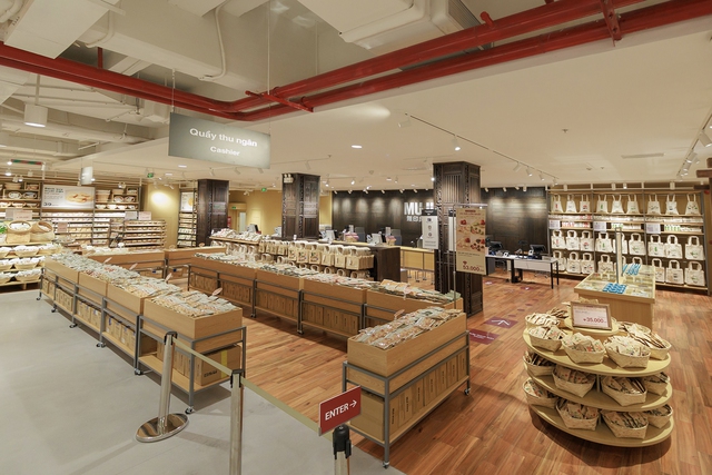 Khách hàng tấp nập đến MUJI Lê Thánh Tôn trong 3 ngày đầu tái khai trương- Ảnh 3.