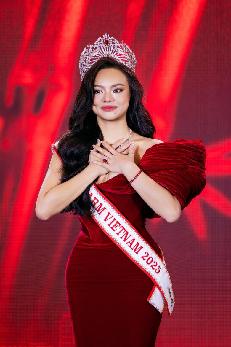 Mỹ nhân Việt mặc bikini khoe body "nóng phỏng tay": Thành tích nào tại Miss Charm 2025? 3 Mai Ngô dành nhiều thời gian để hoàn thiện các kỹ năng trước khi đại diện Việt Nam đến với Miss Charm 2025.