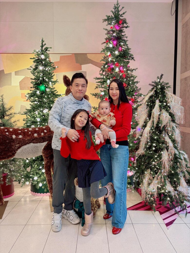 Sao Việt 24h: Con gái Kha Ly và Thanh Trúc ôm hôn thân thiết, từ nhỏ đã "dính" nhau như 2 "công chúa sinh đôi" 11 Sao Việt 24h: Con gái Kha Ly và Thanh Trúc ôm hôn thân thiết, từ nhỏ đã amp;#34;dínhamp;#34; nhau như 2 amp;#34;công chúa sinh đôiamp;#34; - 10