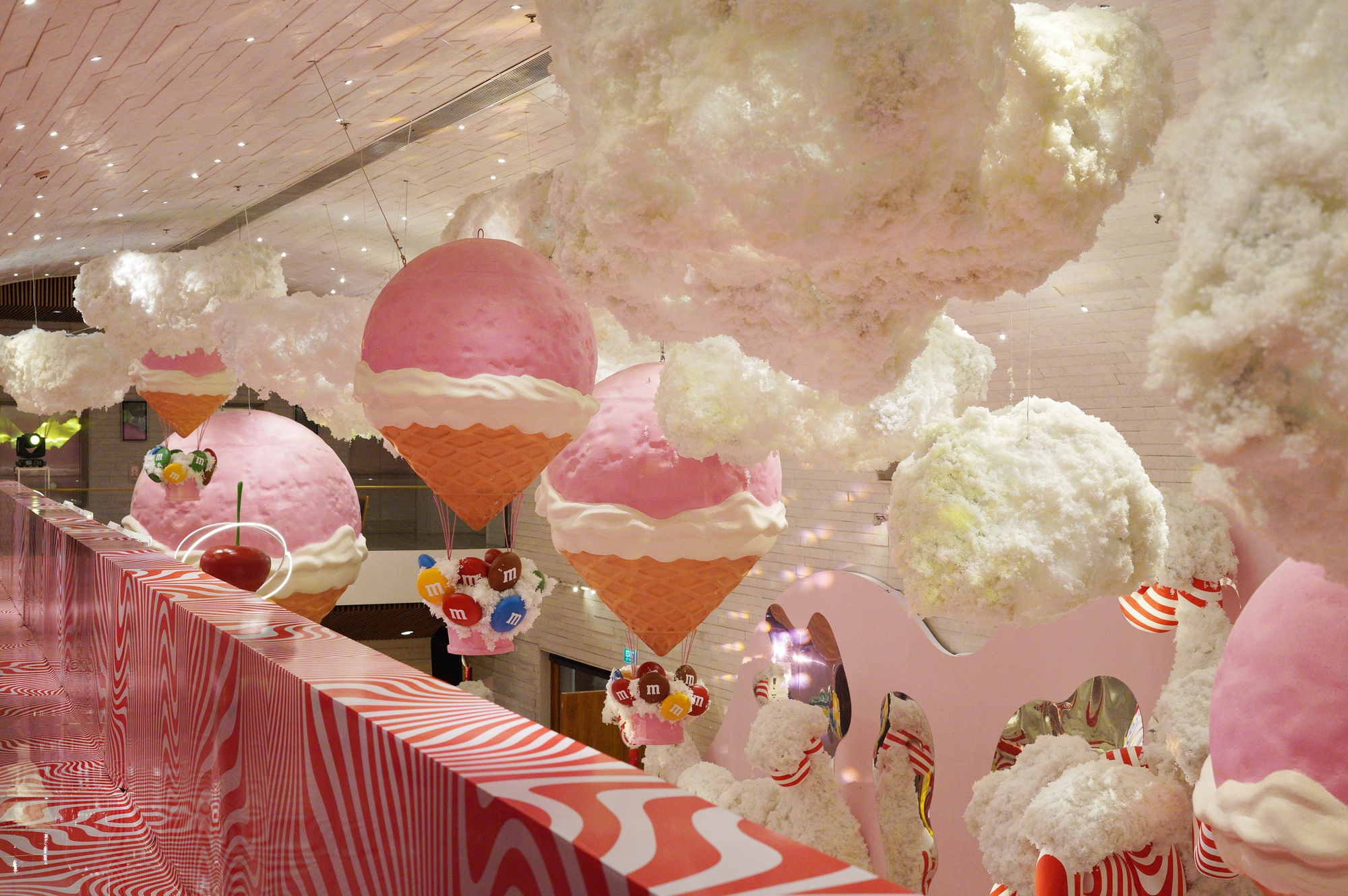 Cận cảnh quán cà phê Giáng sinh 200k/giờ ở TP.HCM, đáng thì thấy đáng nhưng trải nghiệm thì thật sự chưa xứng!- Ảnh 16.