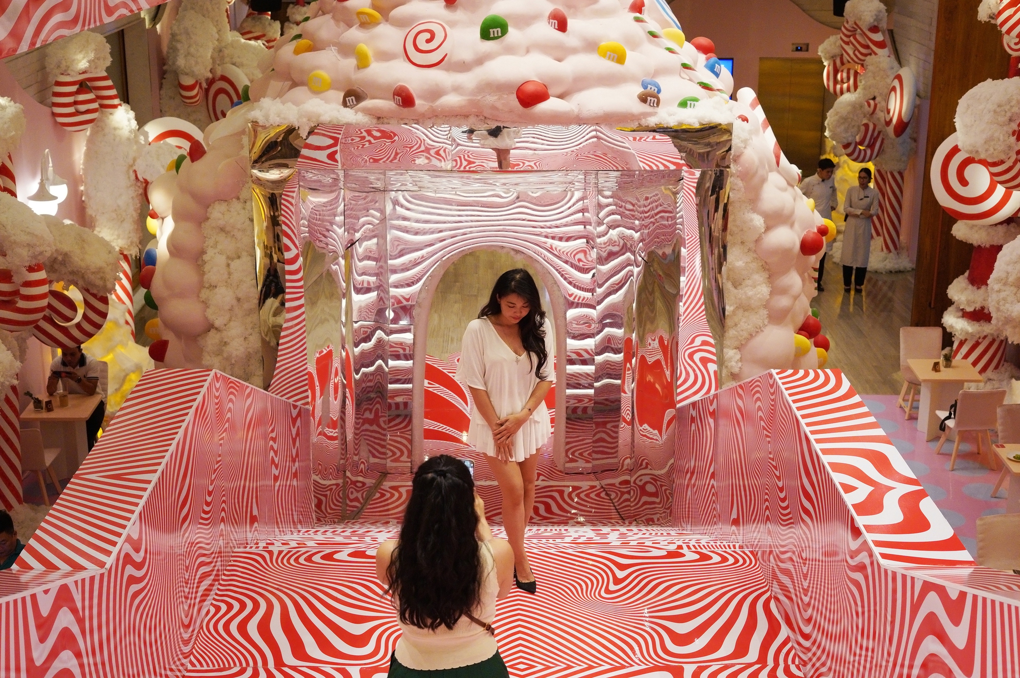 Cận cảnh quán cà phê Giáng sinh 200k/giờ ở TP.HCM, đáng thì thấy đáng nhưng trải nghiệm thì thật sự chưa xứng!- Ảnh 22.