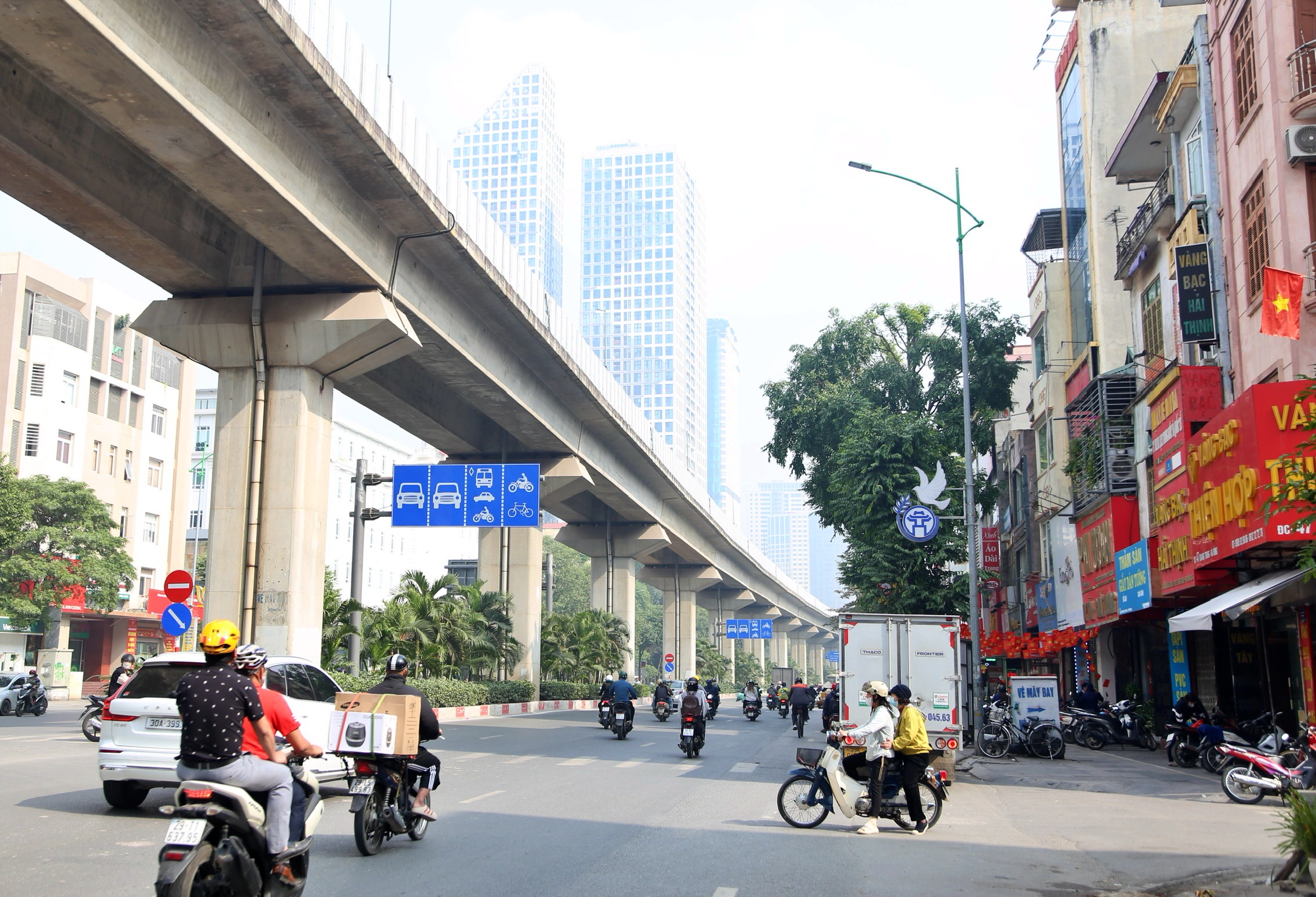 Hà Nội khuyến cáo người dân hạn chế hoạt động ngoài trời khi không khí ô nhiễm 2 Hà Nội khuyên người dân hạn chế hoạt động ngoài trời khi không khí ô nhiễm - Ảnh 2.