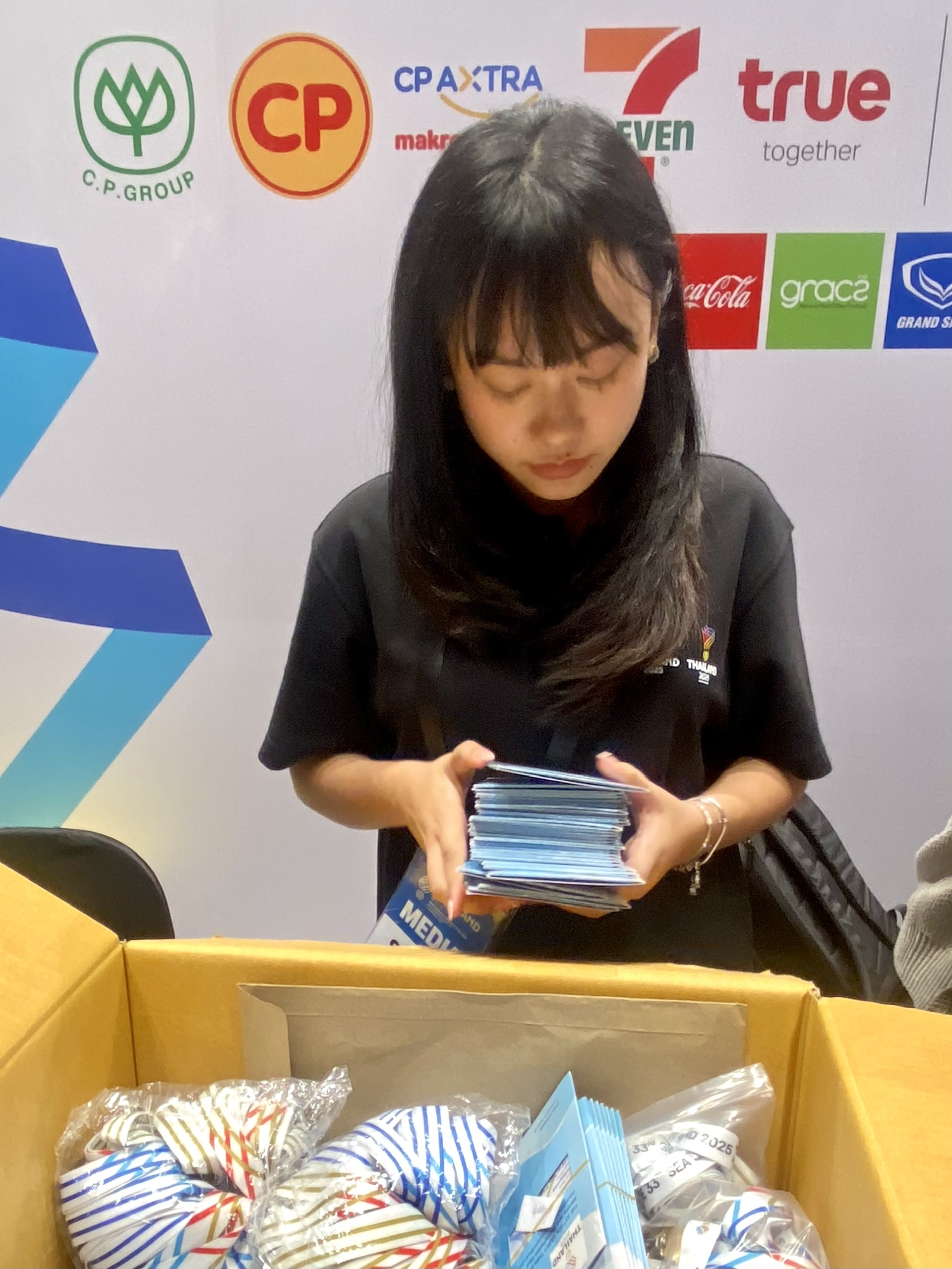 Nhọc nhằn ‘hành trình’ lấy thẻ tác nghiệp SEA Games, cầm trên tay mừng hơn bắt được vàng!- Ảnh 3.