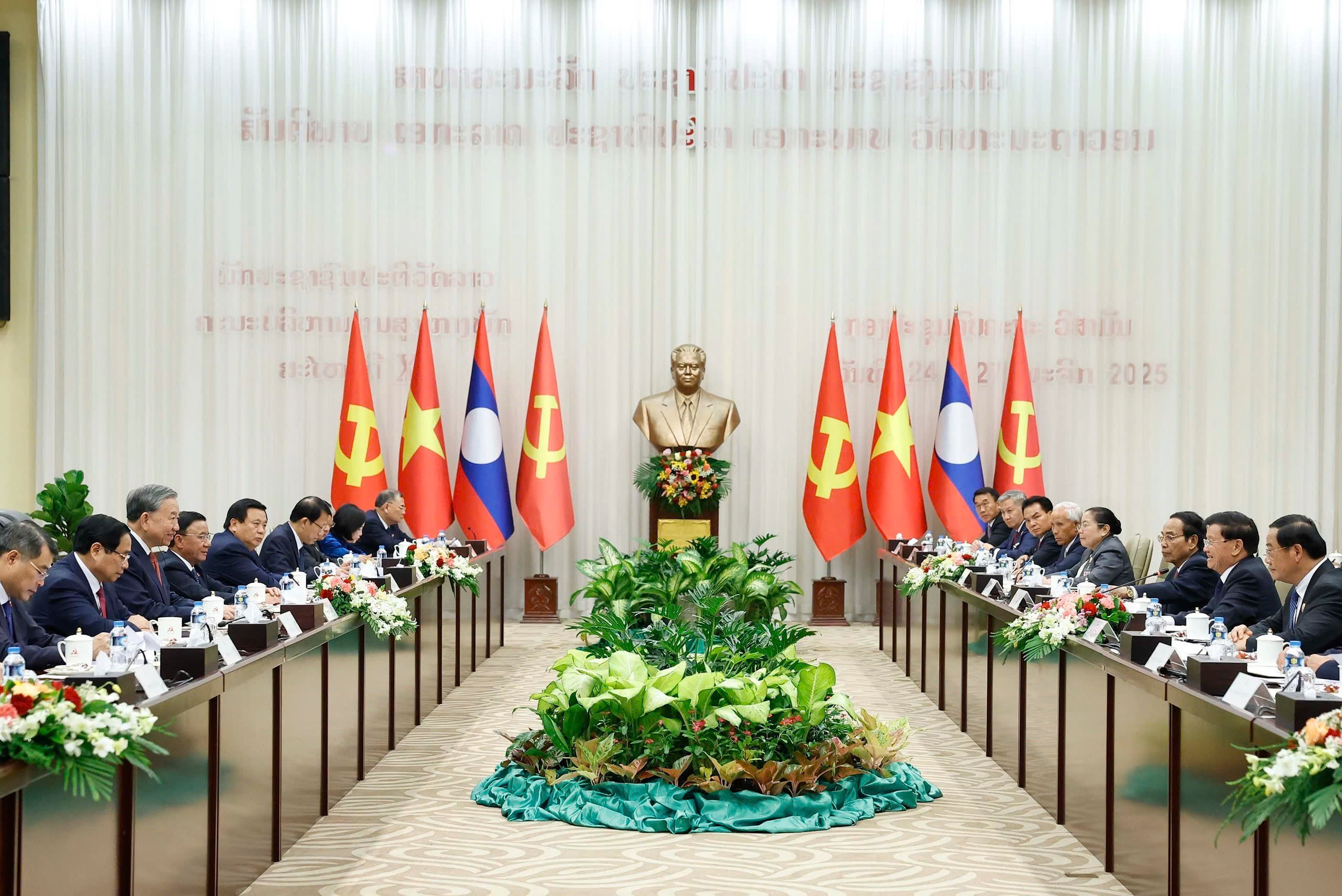 Việt Nam và Lào thúc đẩy khu công nghiệp chung, cao tốc Hà Nội - Vientiane 2 Lào - Ảnh 2.