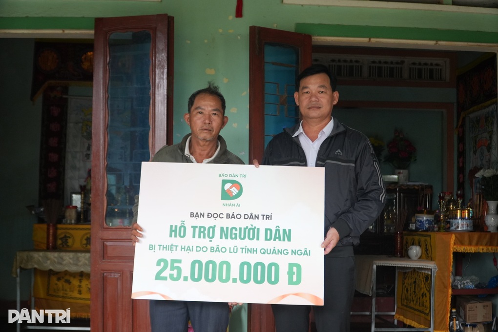 Năm ngày vượt biển về nhà, người đàn ông khóc nghẹn bên mộ vợ - 2