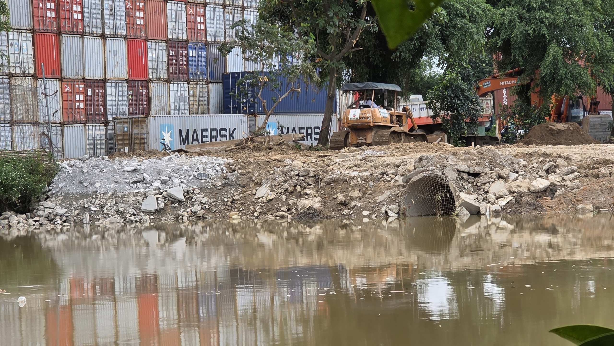 Các bãi chứa đều không phép 4 Thâm nhập 'đại công trường' san lấp trái phép: Các bãi chứa đều không phép - Ảnh 4.