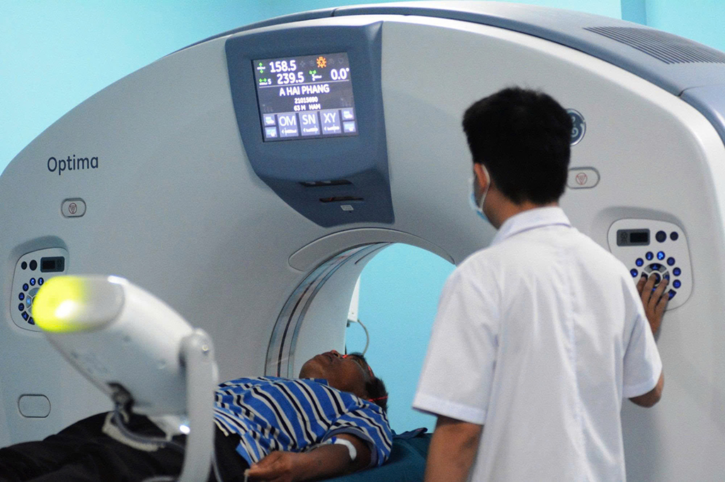 Đề xuất miễn viện phí cho bệnh nhân chạy thận, ung thư - Ảnh 2.