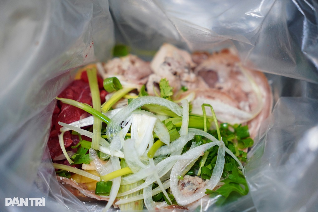 Bát phở 25.000 đồng trong quán rẻ nhất Hà Nội, nhiều năm không tăng giá - 5