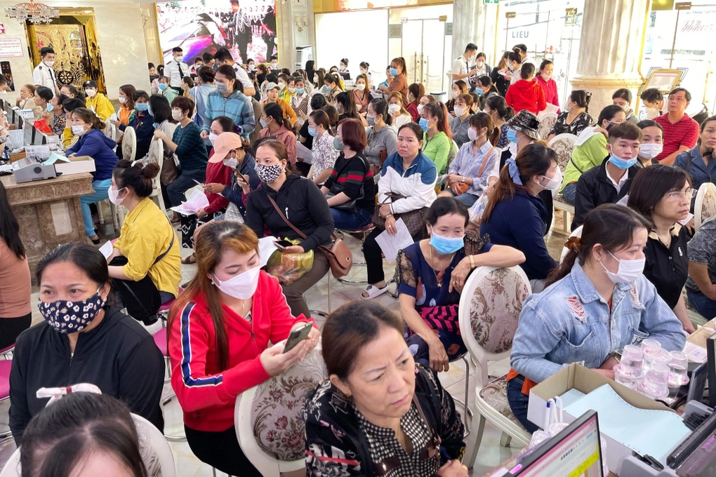 Chi bộn tiền làm đẹp, khách Mailisa ôm rổ mỹ phẩm “tim đập, chân run” - 4