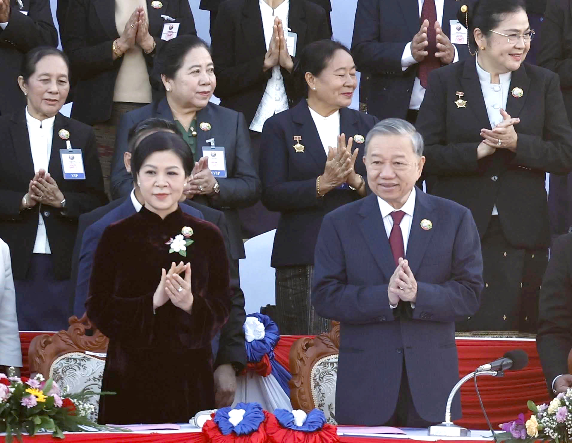 Việt Nam - Lào tăng cường hợp tác chiến lược vì hòa bình và phát triển - Ảnh 2. Việt Nam - Lào tăng cường hợp tác chiến lược vì hòa bình và phát triển - Ảnh 2.