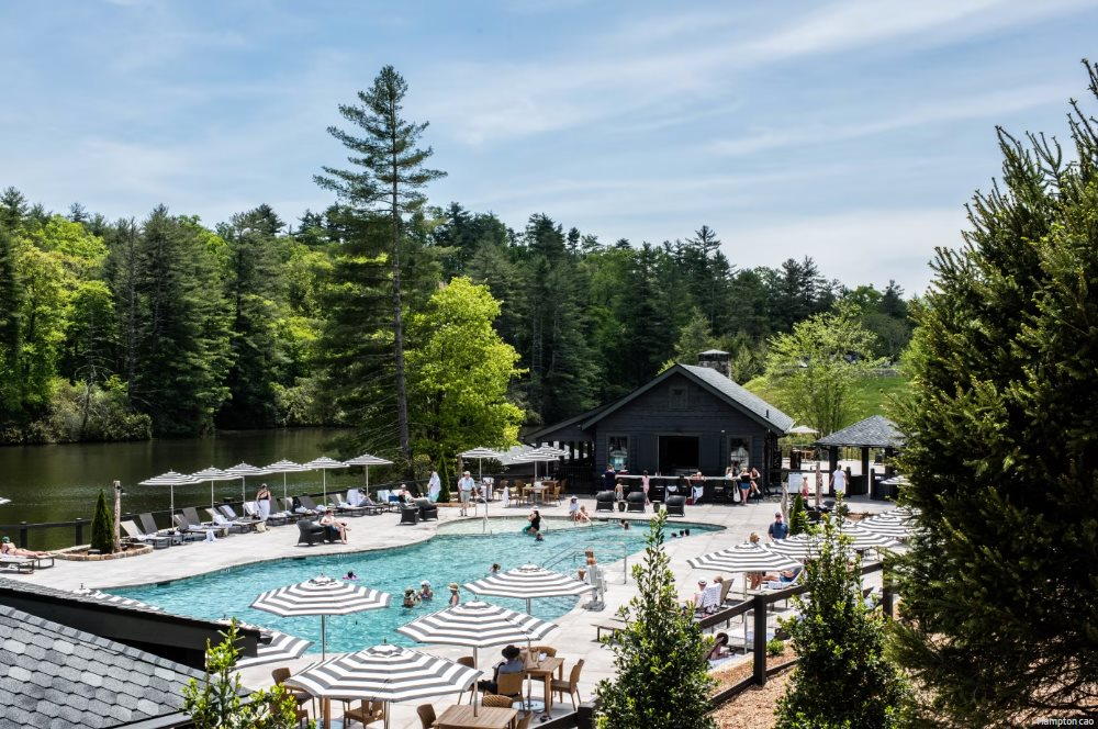 Phát hiện làng tỷ phú biệt lập có mật độ của cải cực cao, không chính quyền, không cảnh sát, đường sá khó khăn nhưng giới siêu giàu vẫn đổ xô đến mua nhà- Ảnh 3.