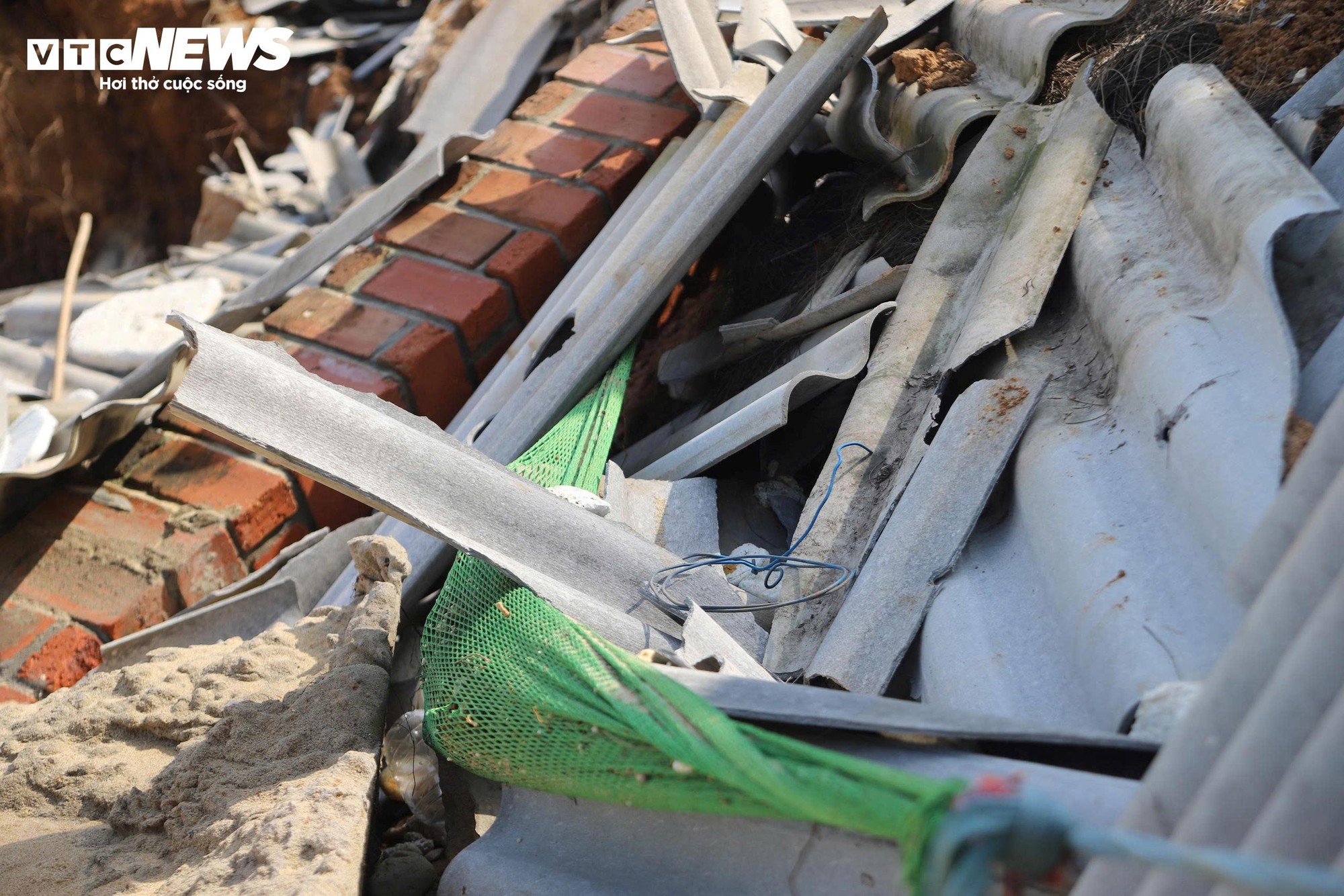 Bãi biển đẹp hoang sơ ở Huế tan nát, nguy cơ xoá sổ do thiên tai liên tiếp- Ảnh 10.