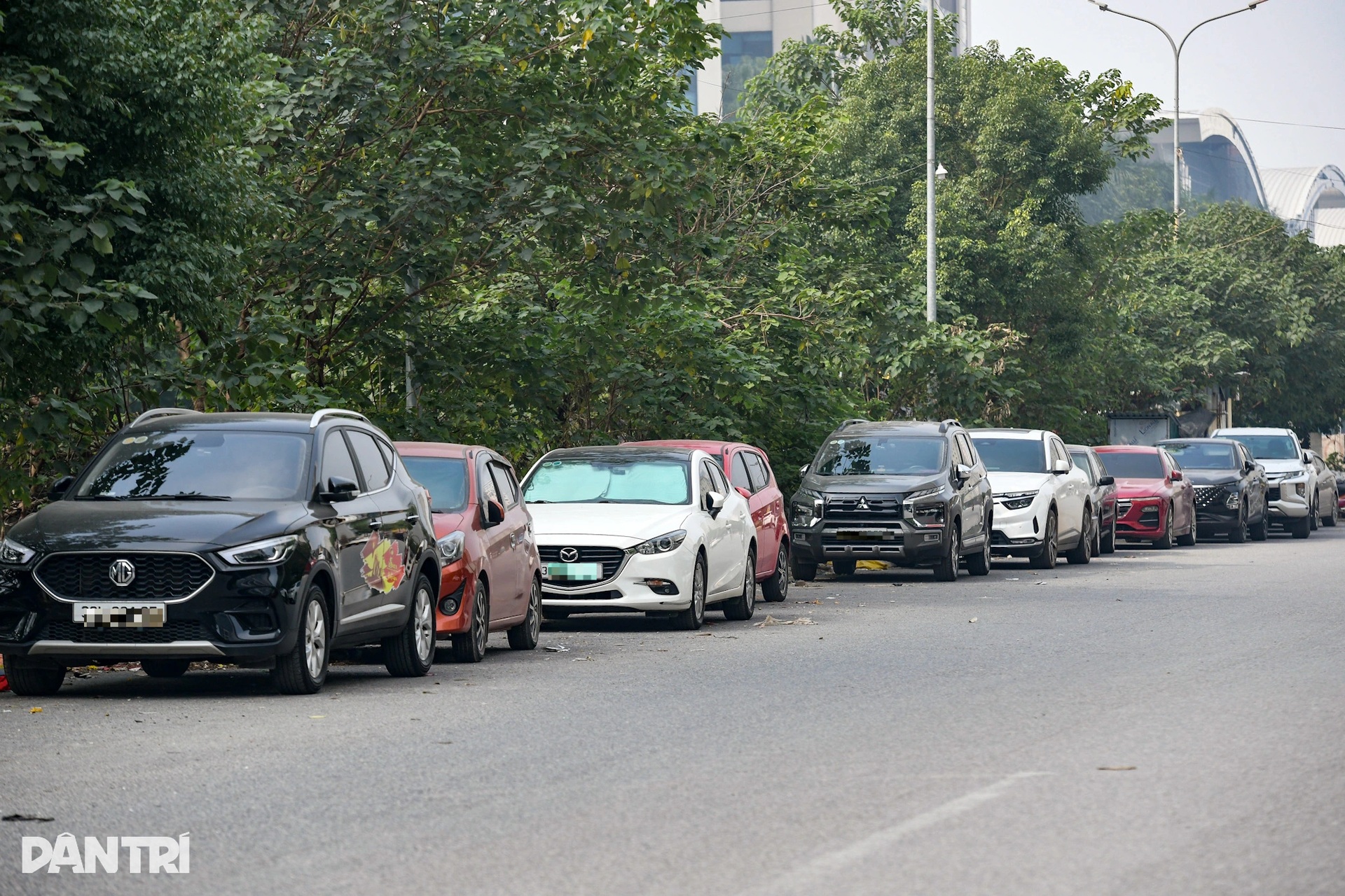 Hà Nội: Cư dân khổ sở vì sống cạnh bãi rác, ở tầng cao không dám mở cửa sổ - 2