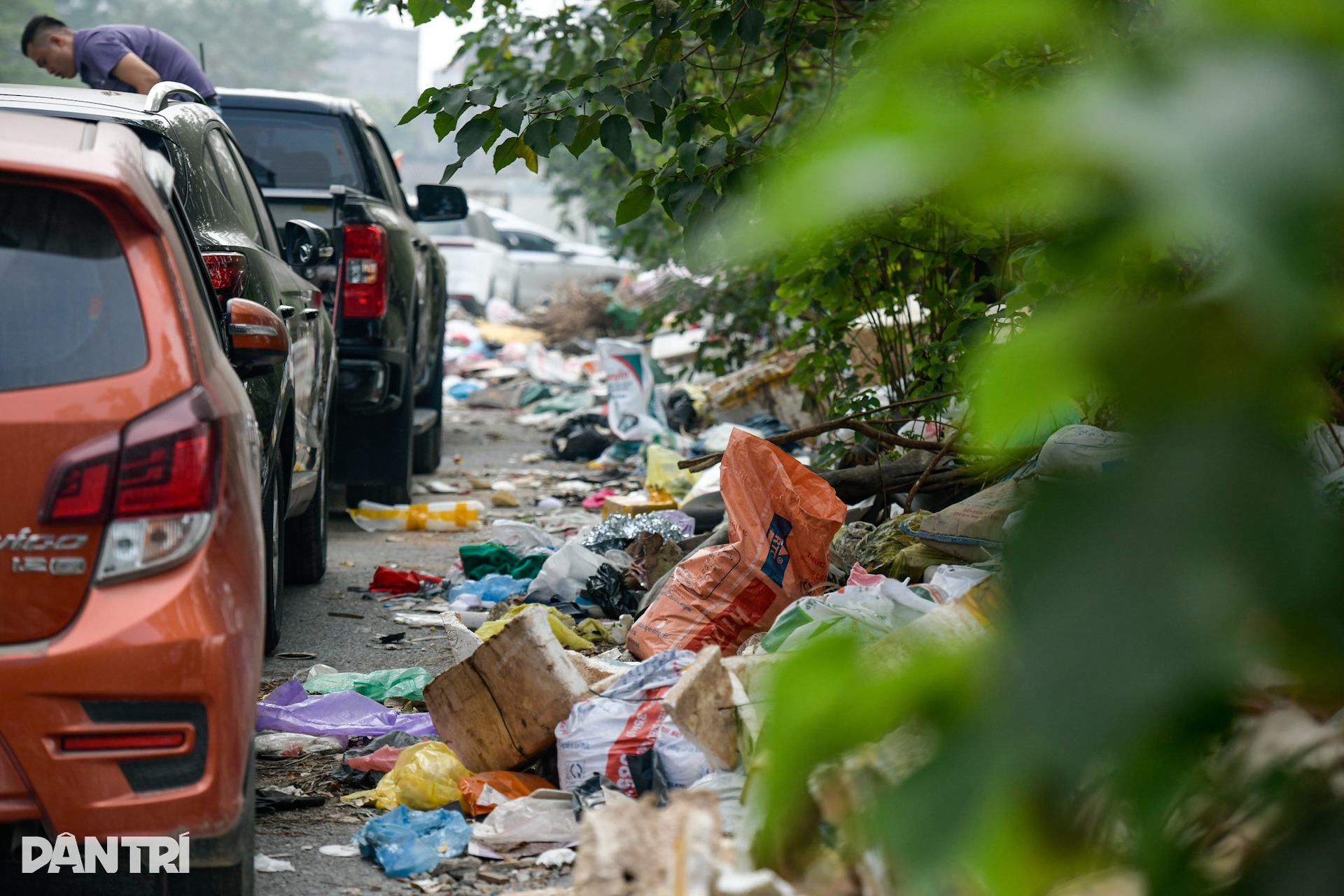 Hà Nội: Cư dân khổ sở vì sống cạnh bãi rác, ở tầng cao không dám mở cửa sổ - 5