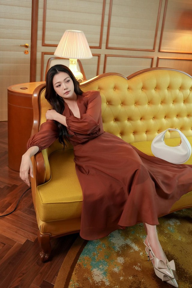 NSƯT Kiều Anh đã có nhiều năm nghiên cứu về dinh dưỡng, trị liệu một số chứng bệnh thông qua chế độ ăn uống hàng ngày nên tin thực phẩm nạp vào cơ thể có tác động lớn nhất đến sức khỏe cũng như nhan sắc. Nhờ kết hợp giữa ăn uống và luyện yoga, đồng thời cô còn đi biểu diễn thường xuyên cũng là cách để Kiều Anh giữ được vẻ ngoài trẻ hơn tuổi.