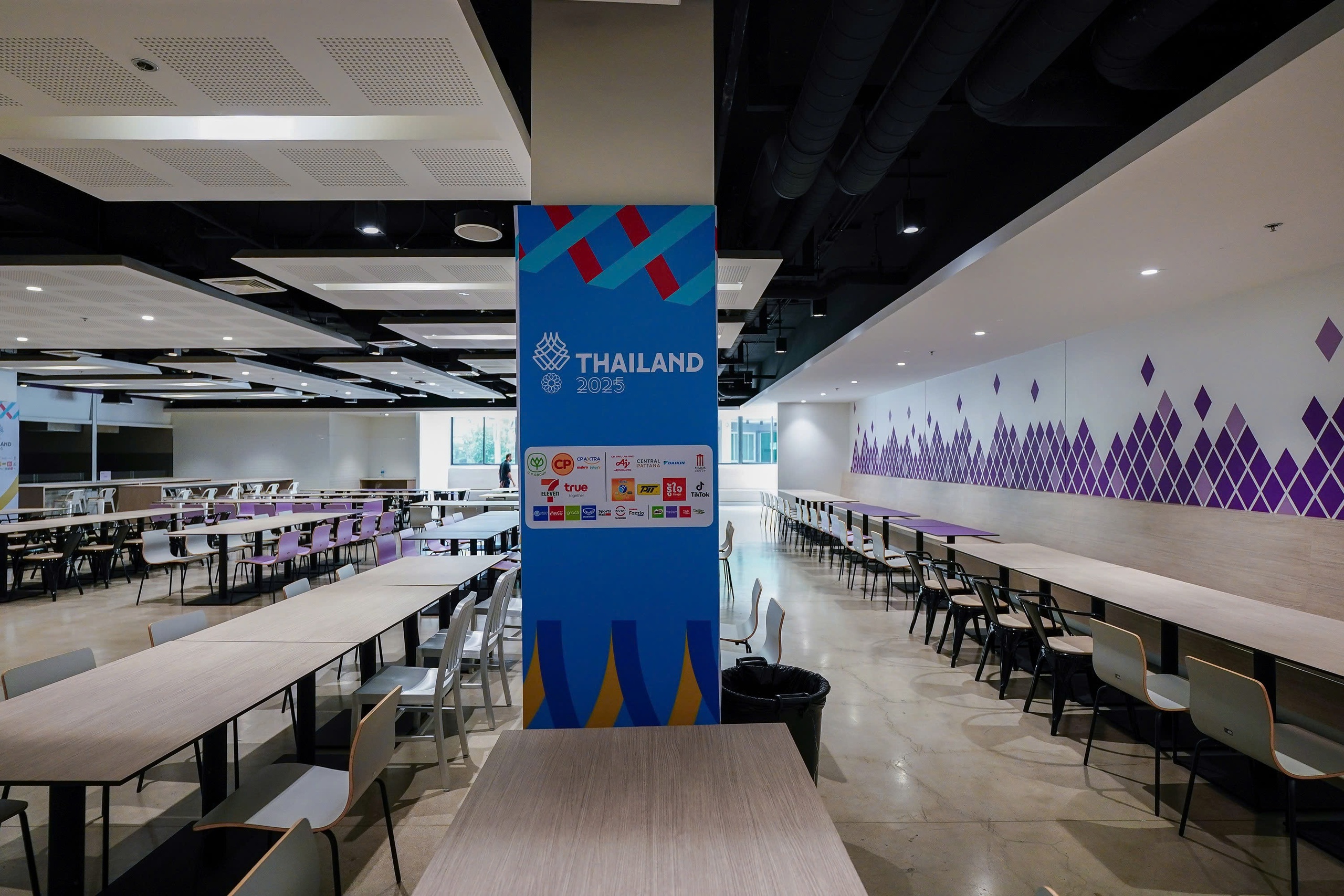 Sát giờ đấu với U22 Lào, phóng viên mới có thẻ tác nghiệp SEA Games 33 - Ảnh 7.