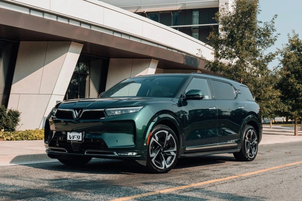 VinFast đăng ký ô tô mới: Lưới tản nhiệt hé lộ đây là xe điện - xăng? - 4