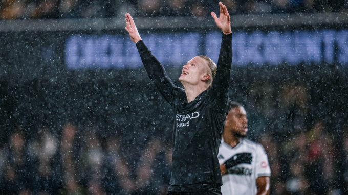 Erling Haaland mừng bàn mở tỷ số. Ảnh: Man City