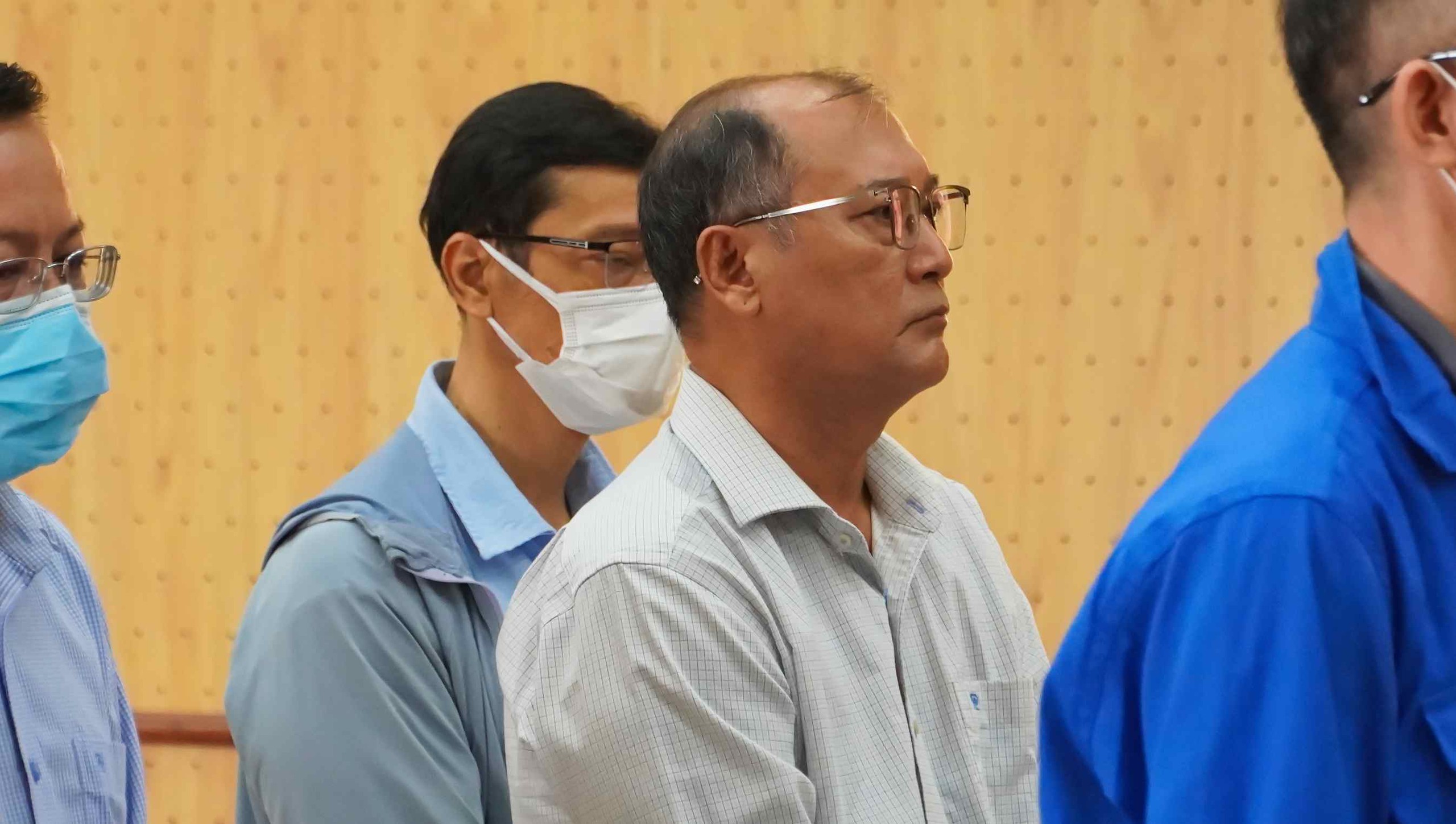 Cựu Giám đốc Sở Y tế Bà Rịa - Vũng Tàu lĩnh án 5 năm tù vì Thiếu trách nhiệm - Ảnh 2. Cựu Giám đốc Sở Y tế Bà Rịa - Vũng Tàu lĩnh án 5 năm tù vì Thiếu trách nhiệm - Ảnh 2.