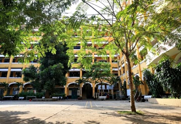 Quân y viện Coste, Trường THPT Trưng Vương