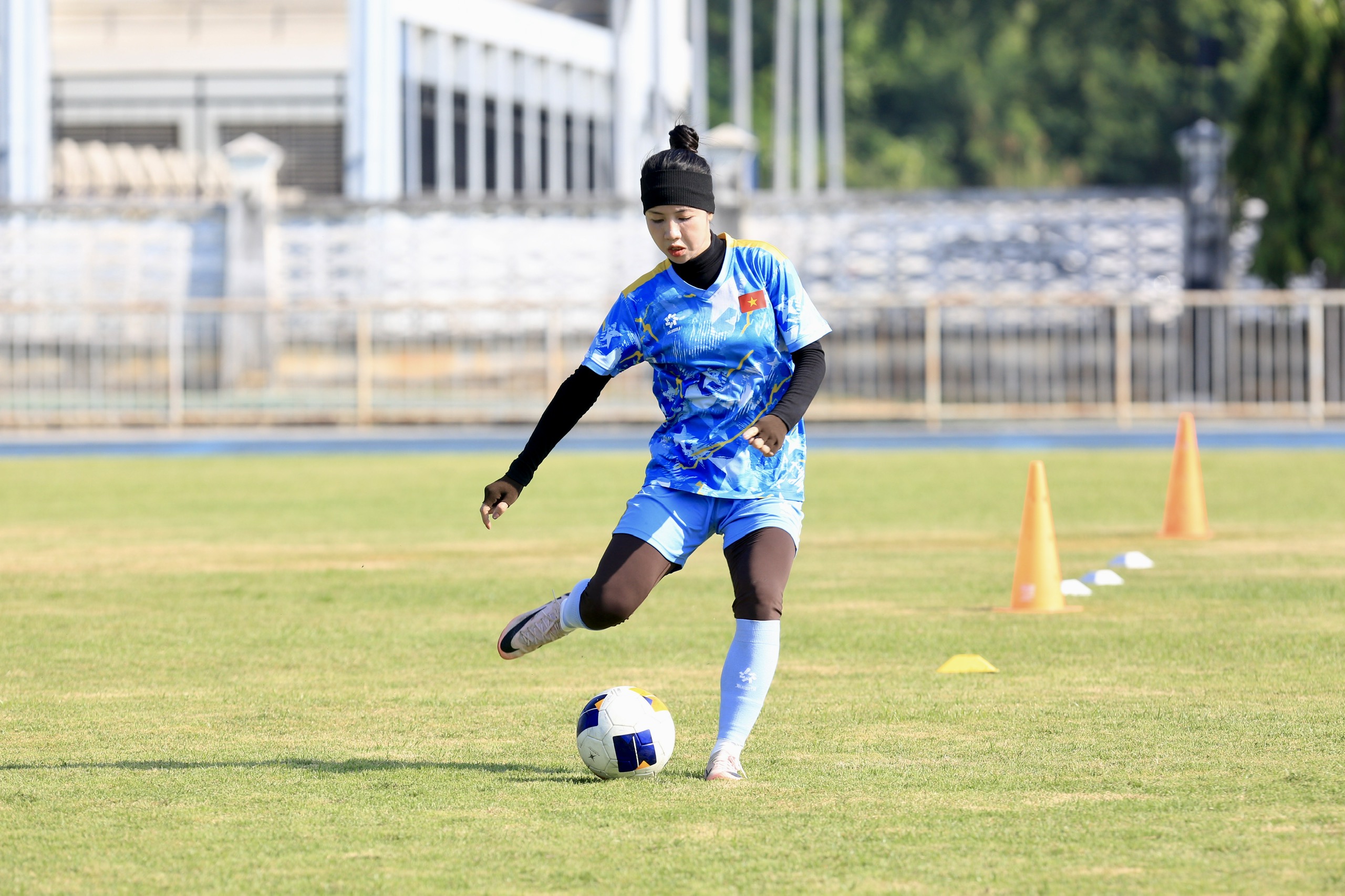 Xuất hiện thêm kênh phát đội tuyển nữ Việt Nam đấu Malaysia: Tập dưới nắng gắt, chạy vẫn cực sung- Ảnh 4.