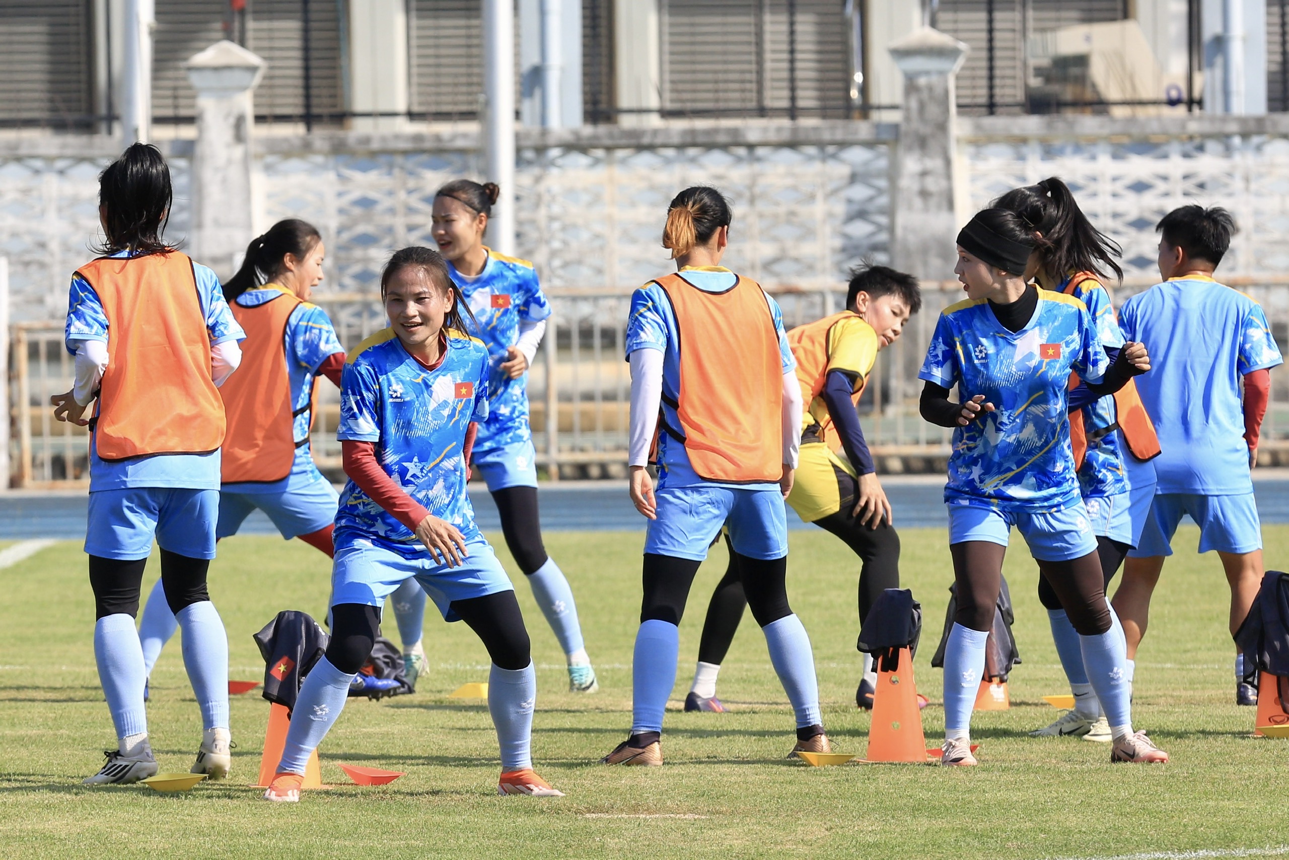 Xuất hiện thêm kênh phát đội tuyển nữ Việt Nam đấu Malaysia: Tập dưới nắng gắt, chạy vẫn cực sung- Ảnh 7.