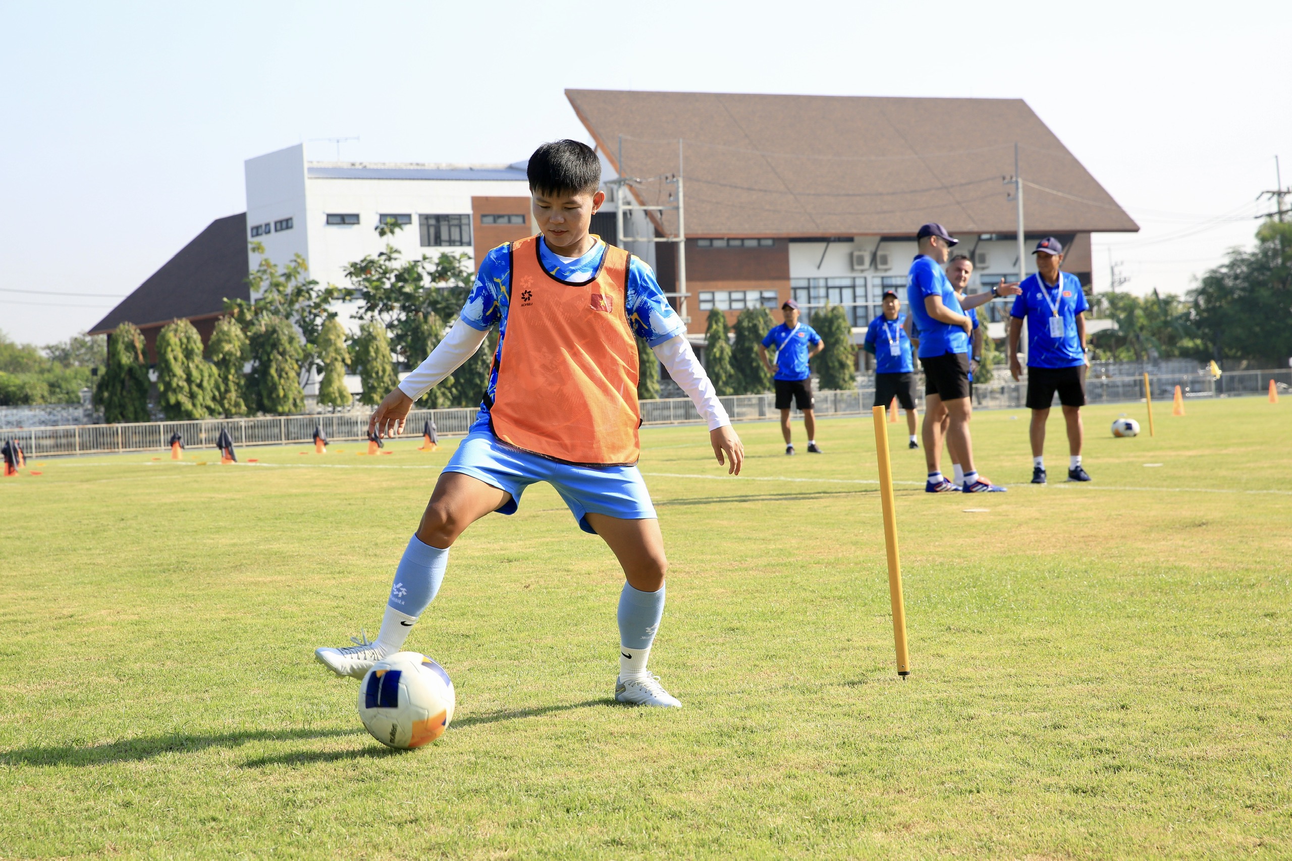 Xuất hiện thêm kênh phát đội tuyển nữ Việt Nam đấu Malaysia: Tập dưới nắng gắt, chạy vẫn cực sung- Ảnh 9.