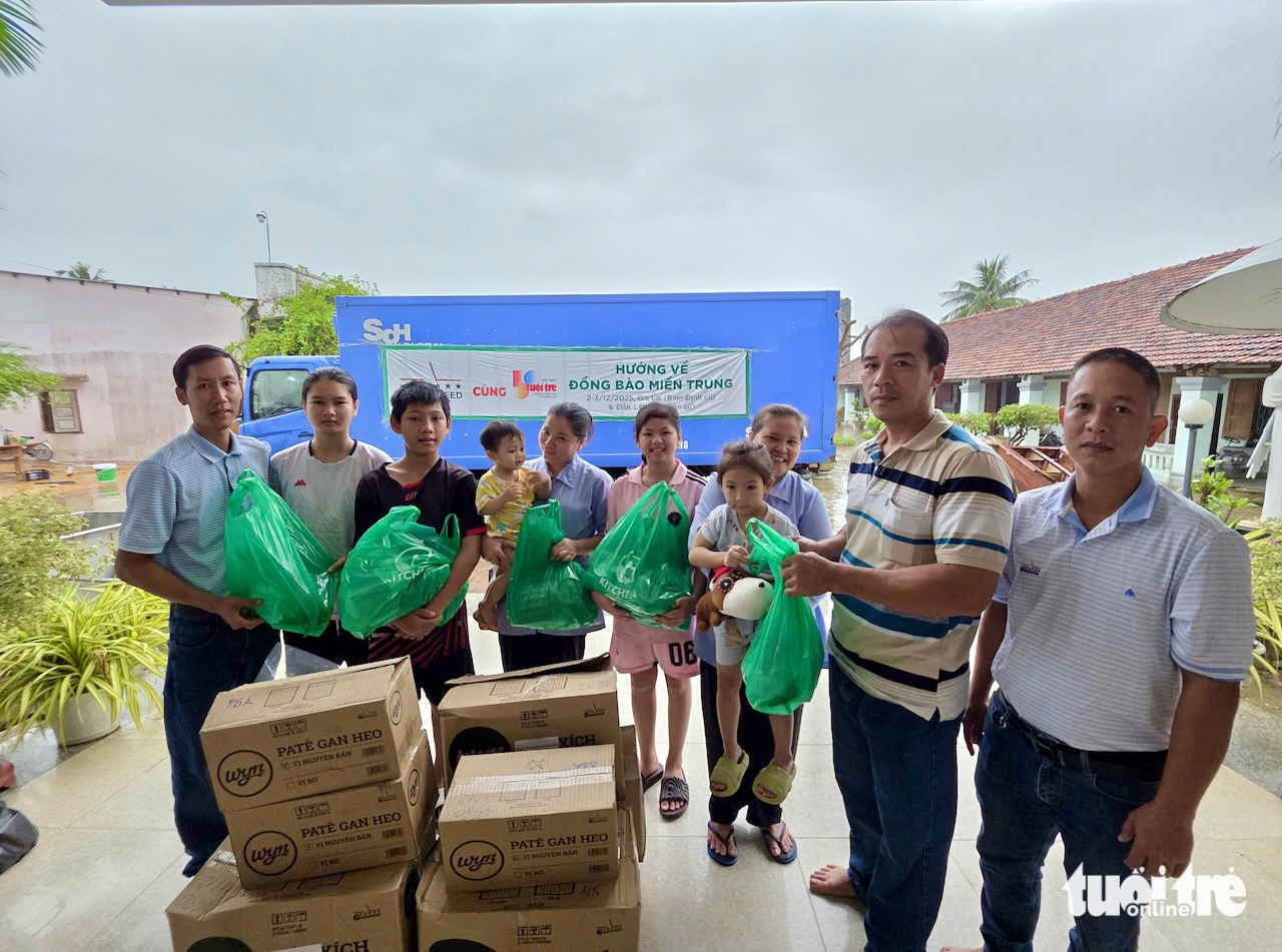 Quà GREENFEED Việt Nam cùng báo Tuổi Trẻ đến với bà con vùng lũ Bình Định, Phú Yên cũ- Ảnh 5. vùng lũ - Ảnh 5.