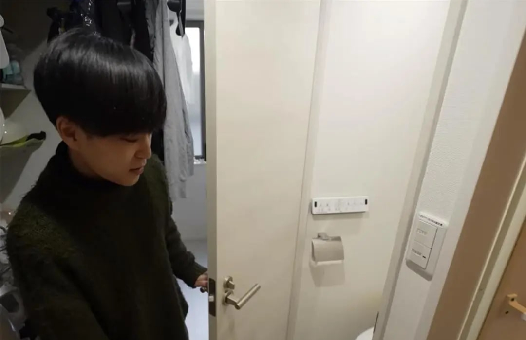 Căn phòng 8m² gây sốc giữa Hồng Kông, nhỏ như hộp diêm nhưng chủ nhân khẳng định: Không muốn xa rời- Ảnh 8.