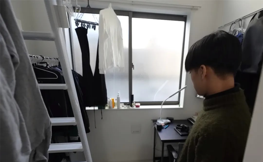 Căn phòng 8m² gây sốc giữa Hồng Kông, nhỏ như hộp diêm nhưng chủ nhân khẳng định: Không muốn xa rời- Ảnh 13.